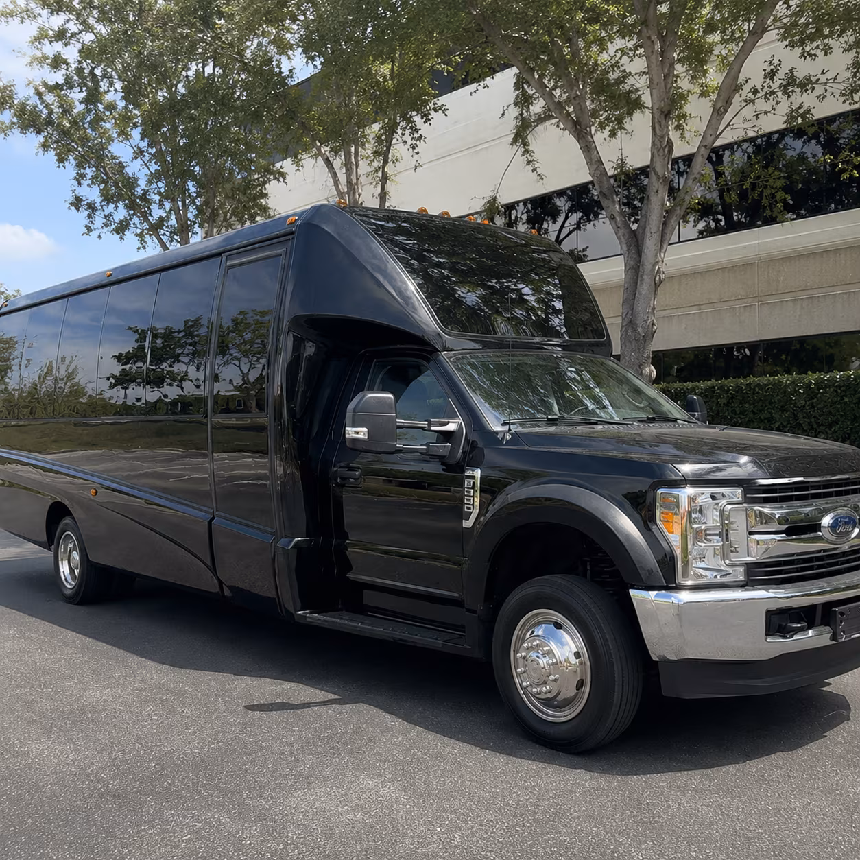 Topeka Birthday, Sweet 16, & Quinceañera Party Bus Rentals